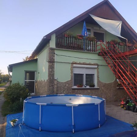 Vila Etus Vendeghaz Balatonfenyves Exteriér fotografie