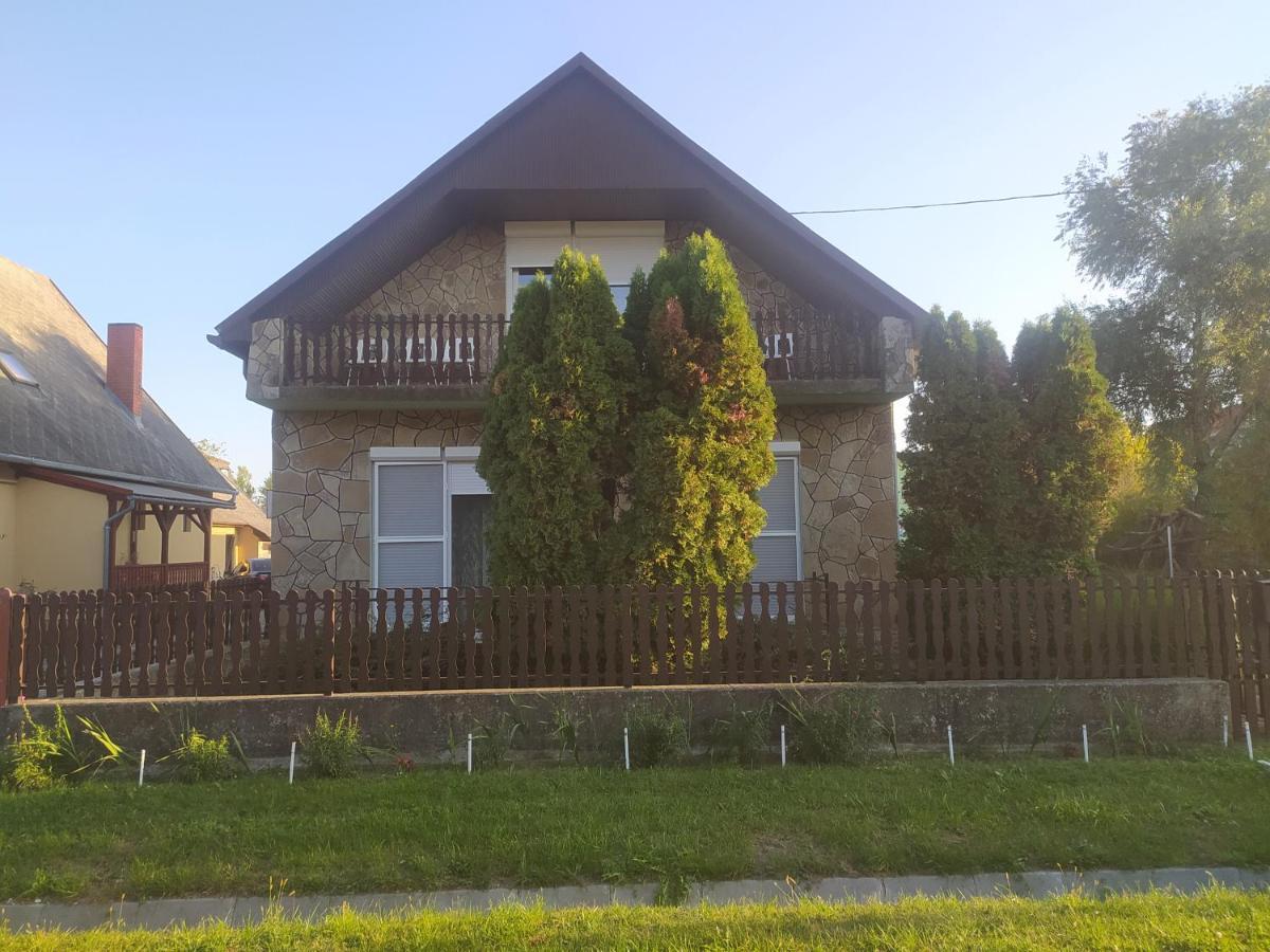 Vila Etus Vendeghaz Balatonfenyves Exteriér fotografie
