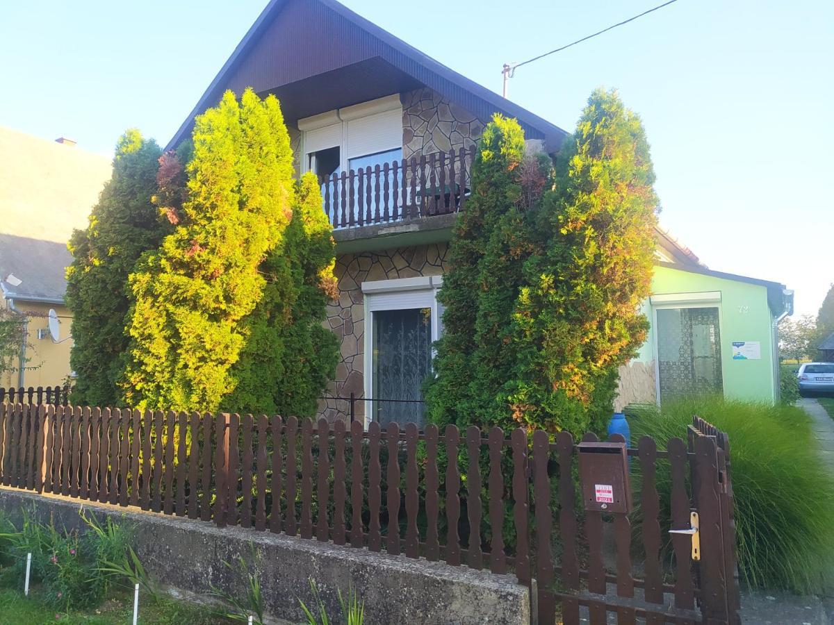 Vila Etus Vendeghaz Balatonfenyves Exteriér fotografie