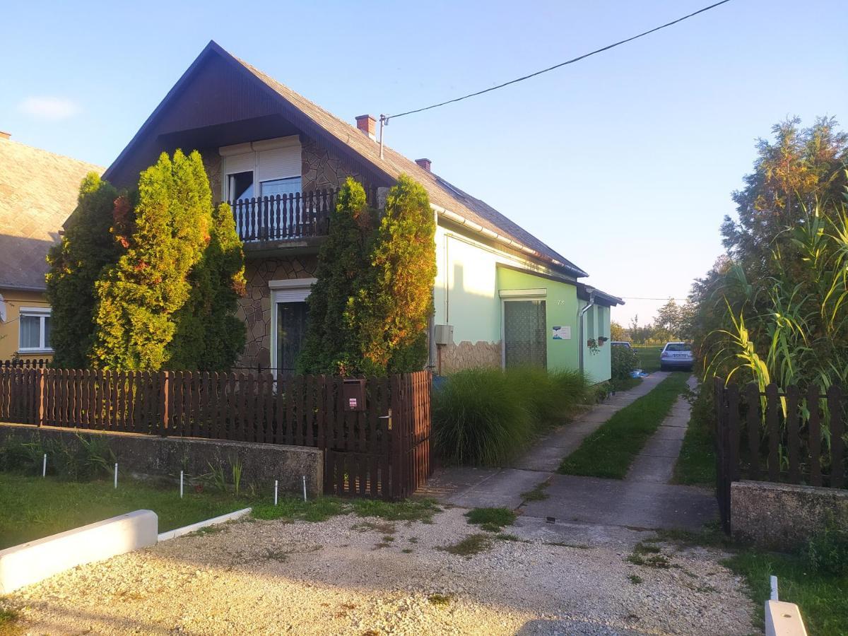 Vila Etus Vendeghaz Balatonfenyves Exteriér fotografie